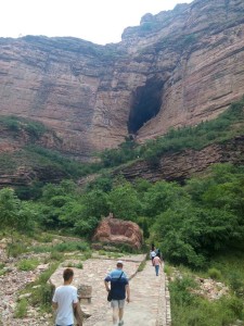 Walking to Huangya Cave Arsenal